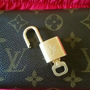 ♧100% Authentic LV #301 Lock & Key